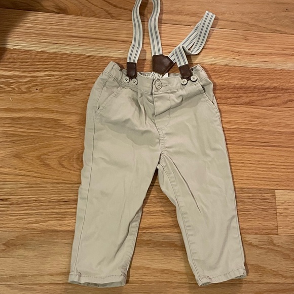 Oshkosh khakis with suspenders 12 months - Picture 2 of 3